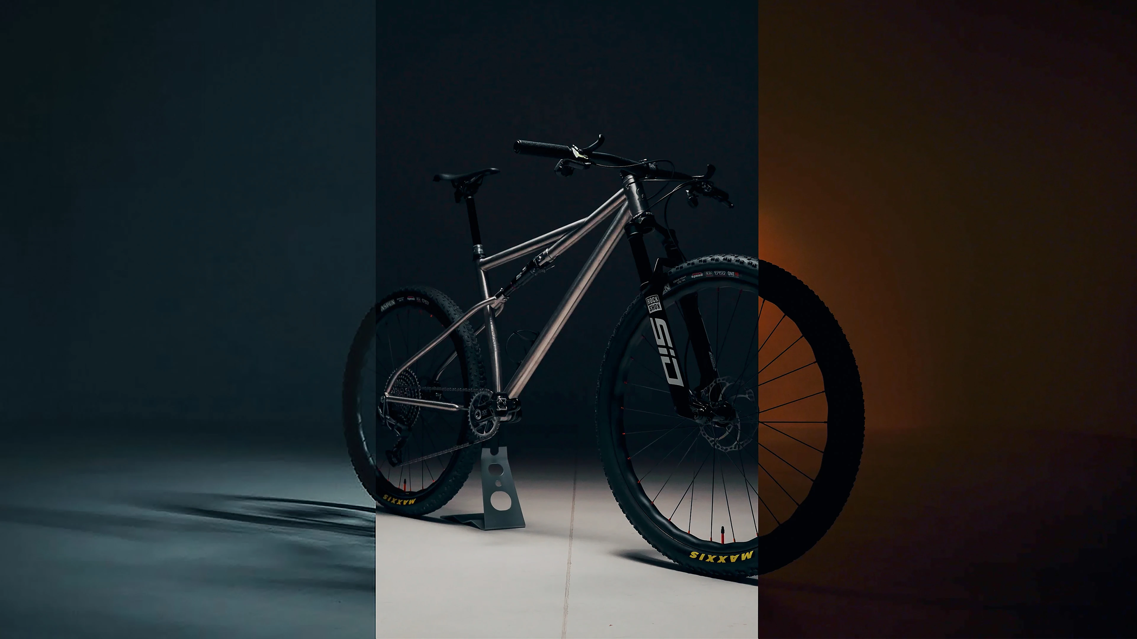 FAST HORSE - SUPER LIGHT IN TITAN